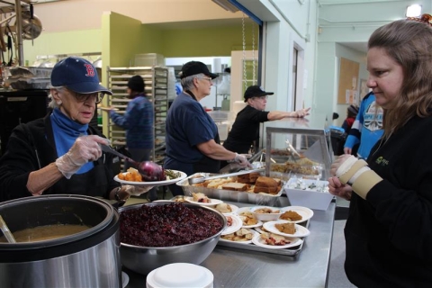 people helping prepare thanksgiving meals