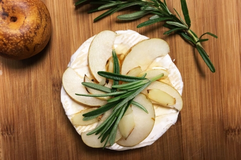 Baked Brie with Honey & Pears