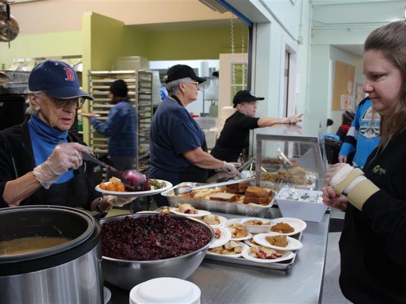 people helping prepare thanksgiving meals